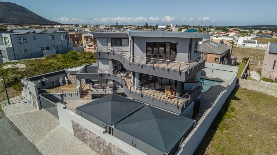 4 Bedroom Property for Sale in Perlemoenbaai Western Cape